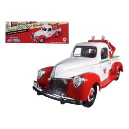 1940 Ford Tow Truck Wrecker \Texaco\ 1/18 Diecast Model by Autoworld