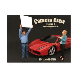 Camera Crew Figure II \Crew Holding Reflector\ For 1:24 Scale Models by American Diorama